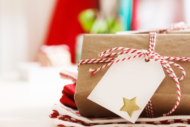 Packaging natalizio: come realizzarlo online per il tuo brand: Vuoi confezionare al meglio i tuoi prodotti per valorizzare il tuo brand? In vista delle festività scopri come realizzare un packaging natalizio a prova di cli…
