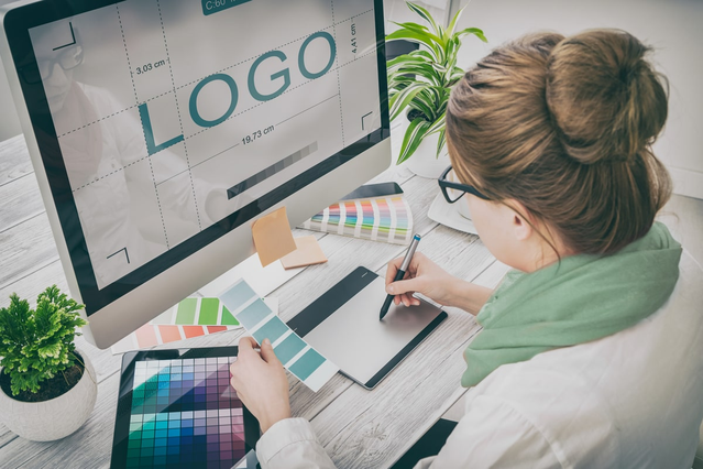Stampare adesivi online: come farlo se hai un brand da far conoscere: Hai ideato un prodotto o un s…